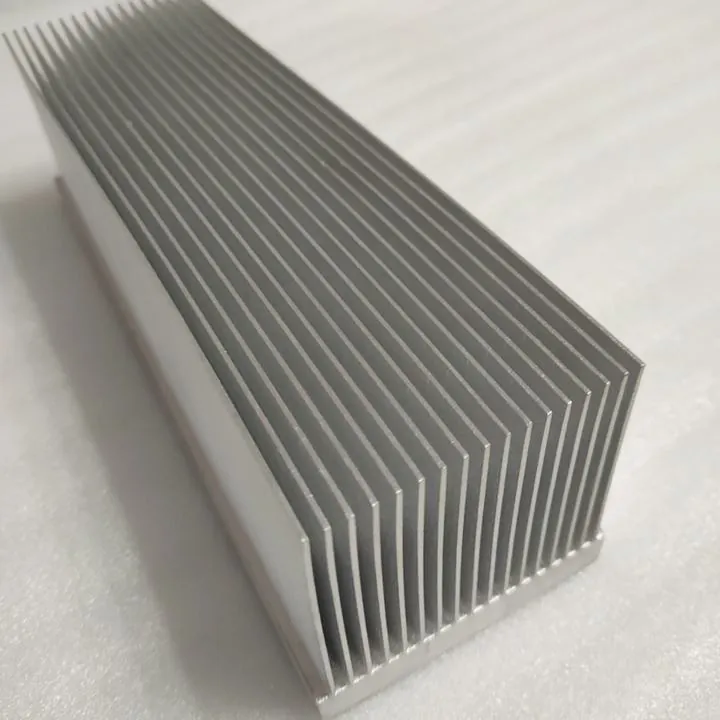 Kühlkörper aus geripptem Aluminium