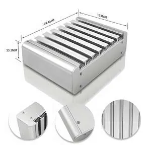 Zilveren aluminium behuizing met vinnen