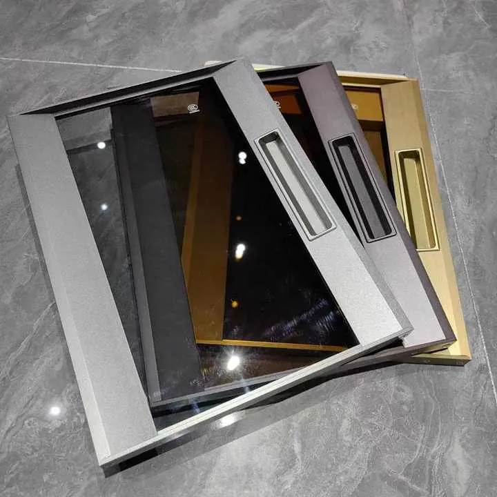 Fenêtres à battants en aluminium insonorisées Fenêtres et portes coulissantes Profilés en aluminium pour bâtiments Système de persiennes