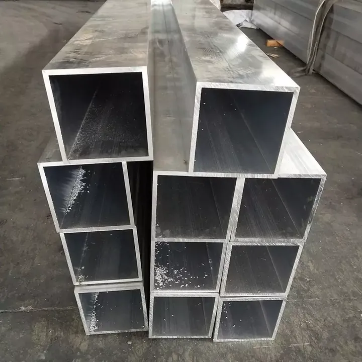 Stock Alumiini suulakepuristus profiilit