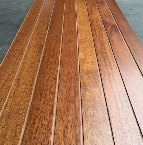 Sección de caja de aluminio con grano de madera